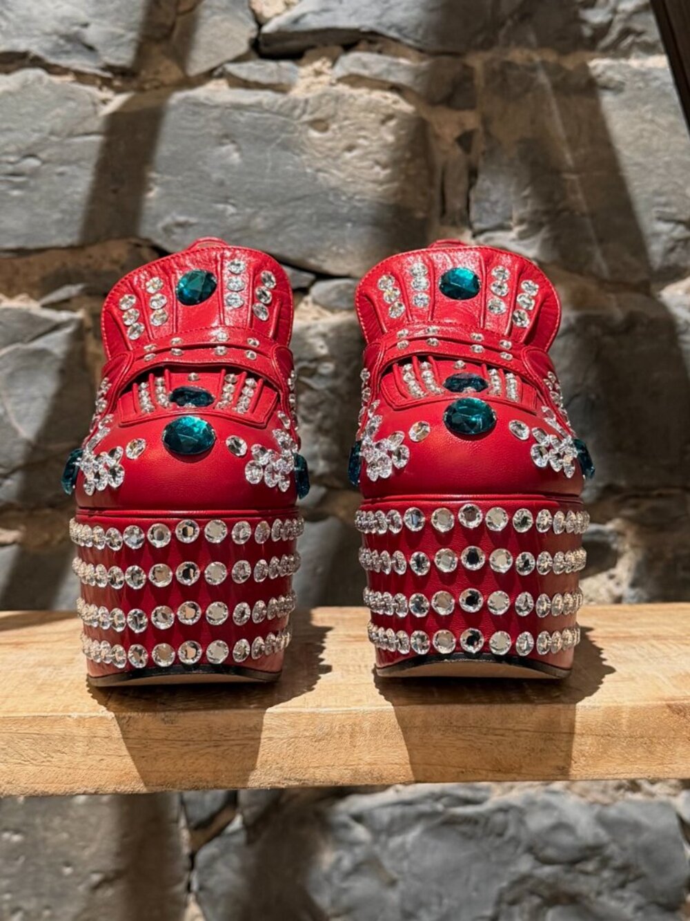 Gucci 2018 Red Leather Amilna Crystal Embellished Platform Pumps - Picture 2 of 12